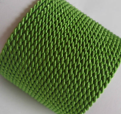 3.5mm green twisted cord; classic grass-green braided trim for botanical decor and nature-inspired jewellery.